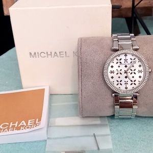 BEAUTIFUL MICHAEL KORS WATCH IN EUC!!